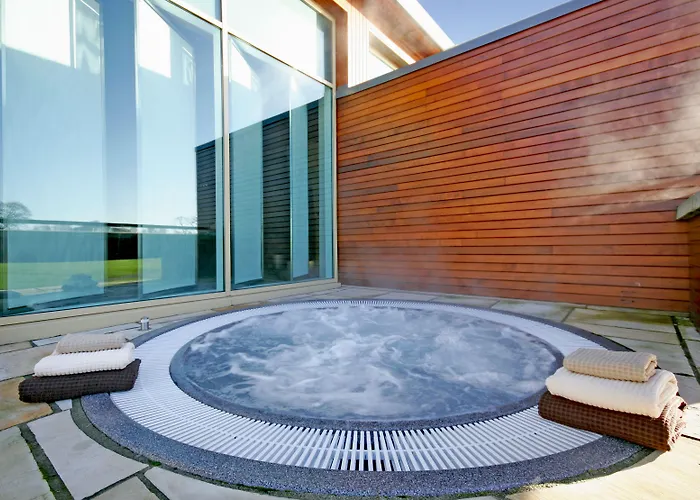 邓博因城堡spa酒店 4*