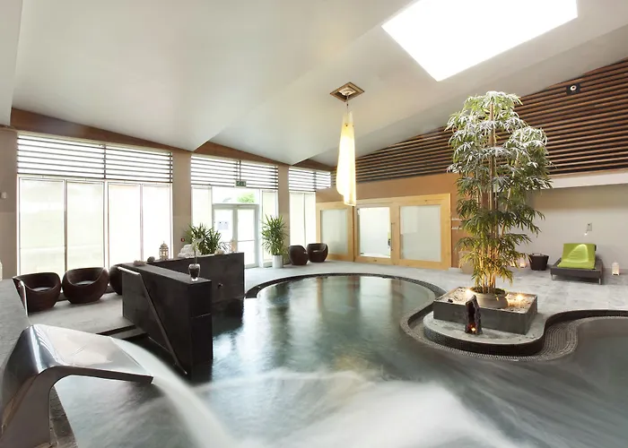 邓博因城堡spa酒店 邓博因